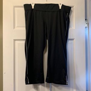 Black capri yoga  pants